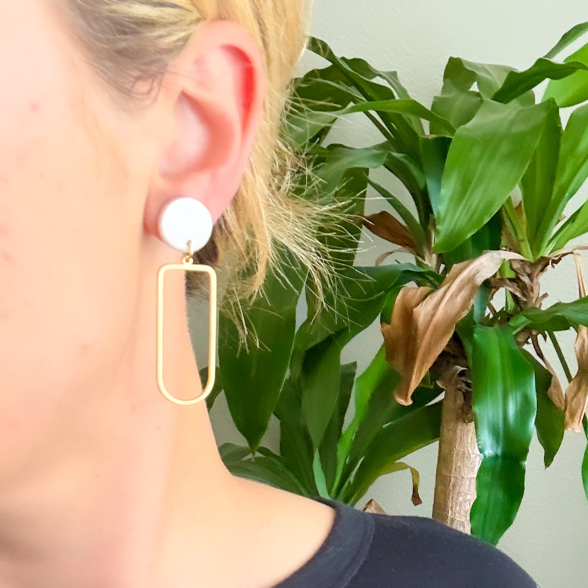Julia Earrings in Pearl