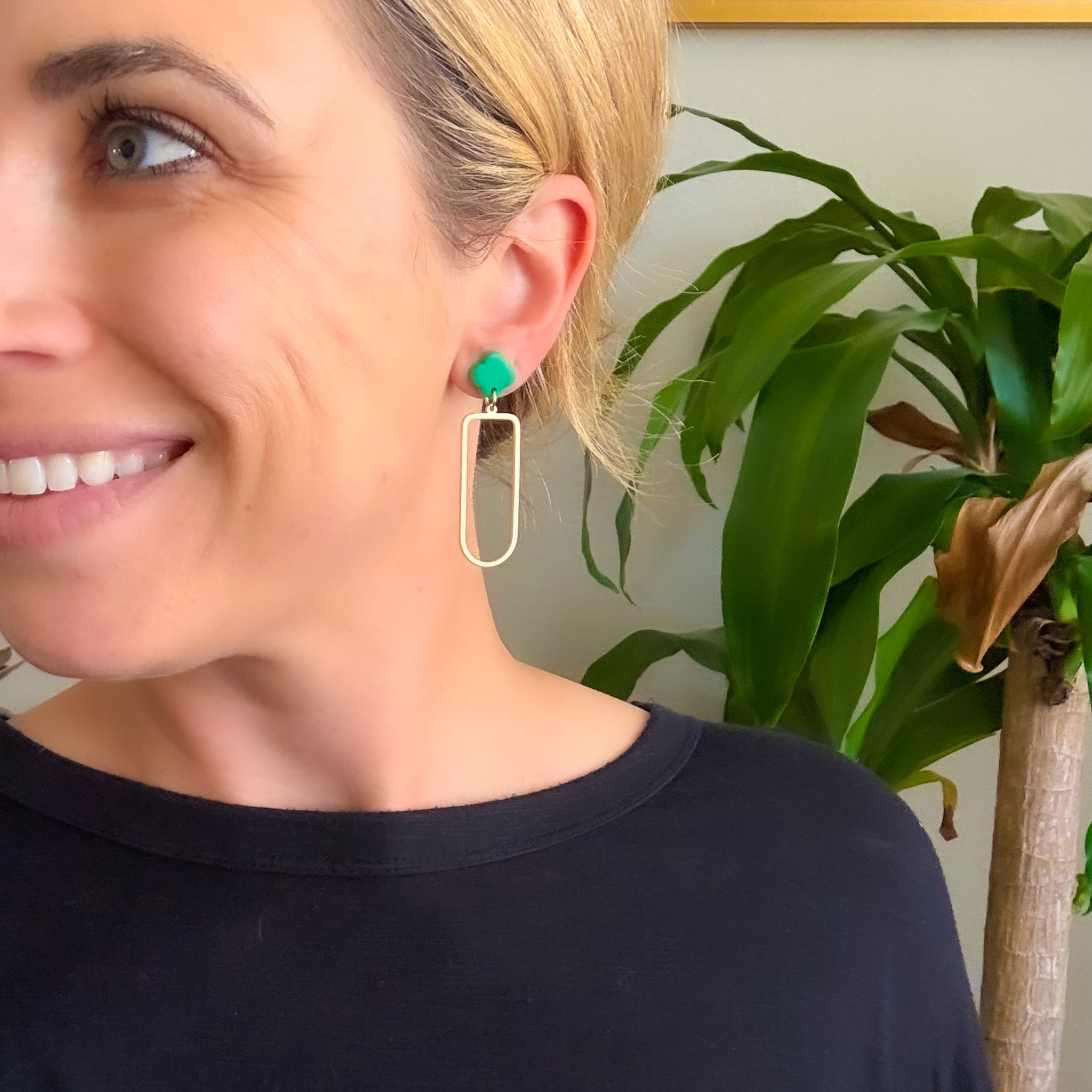 Julia Clover Earrings in Kelly Green