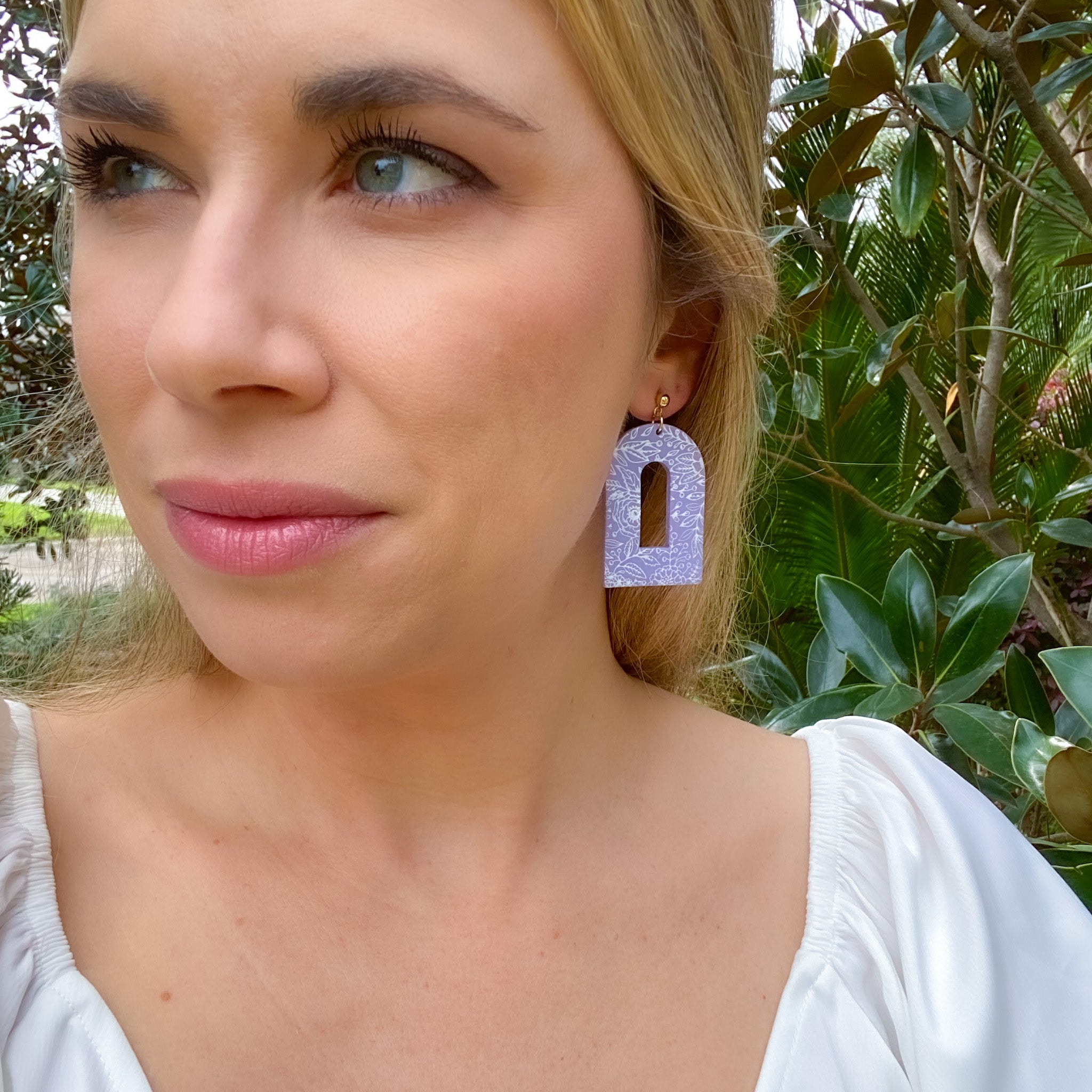 Elizabeth Earrings in Lilac + White